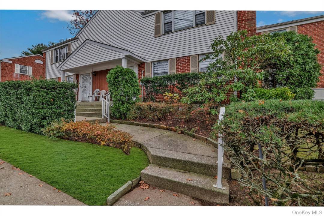 Welcome to this beautifully updated 2 bed 2.