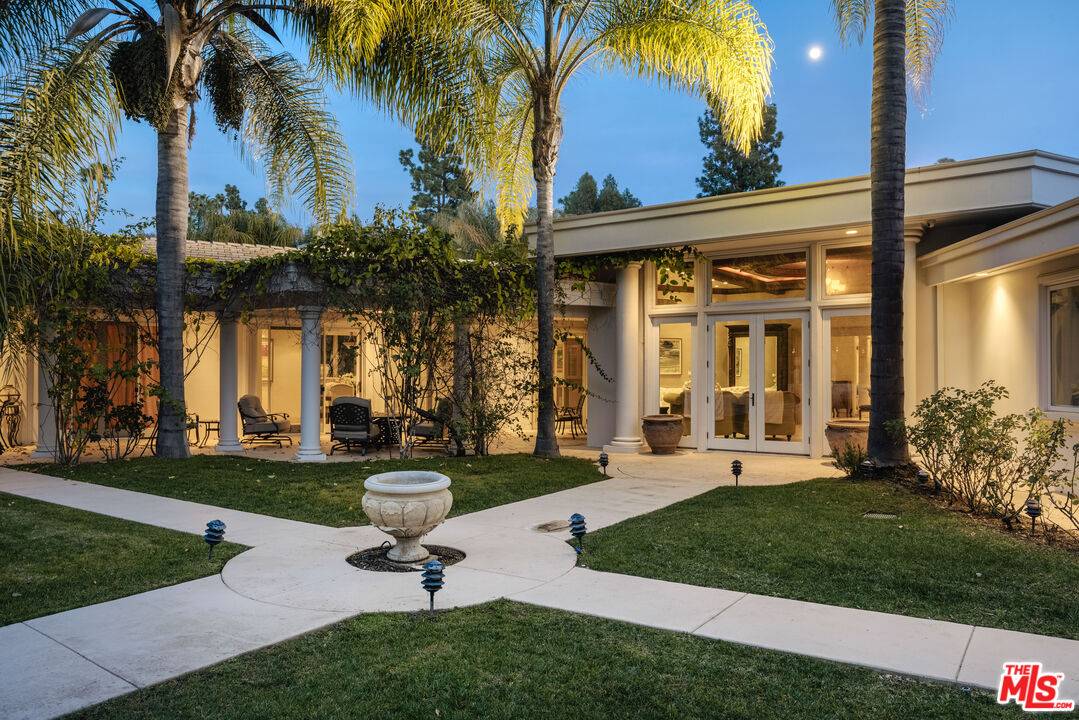 917   Loma Vista Dr Beverly Hills LA