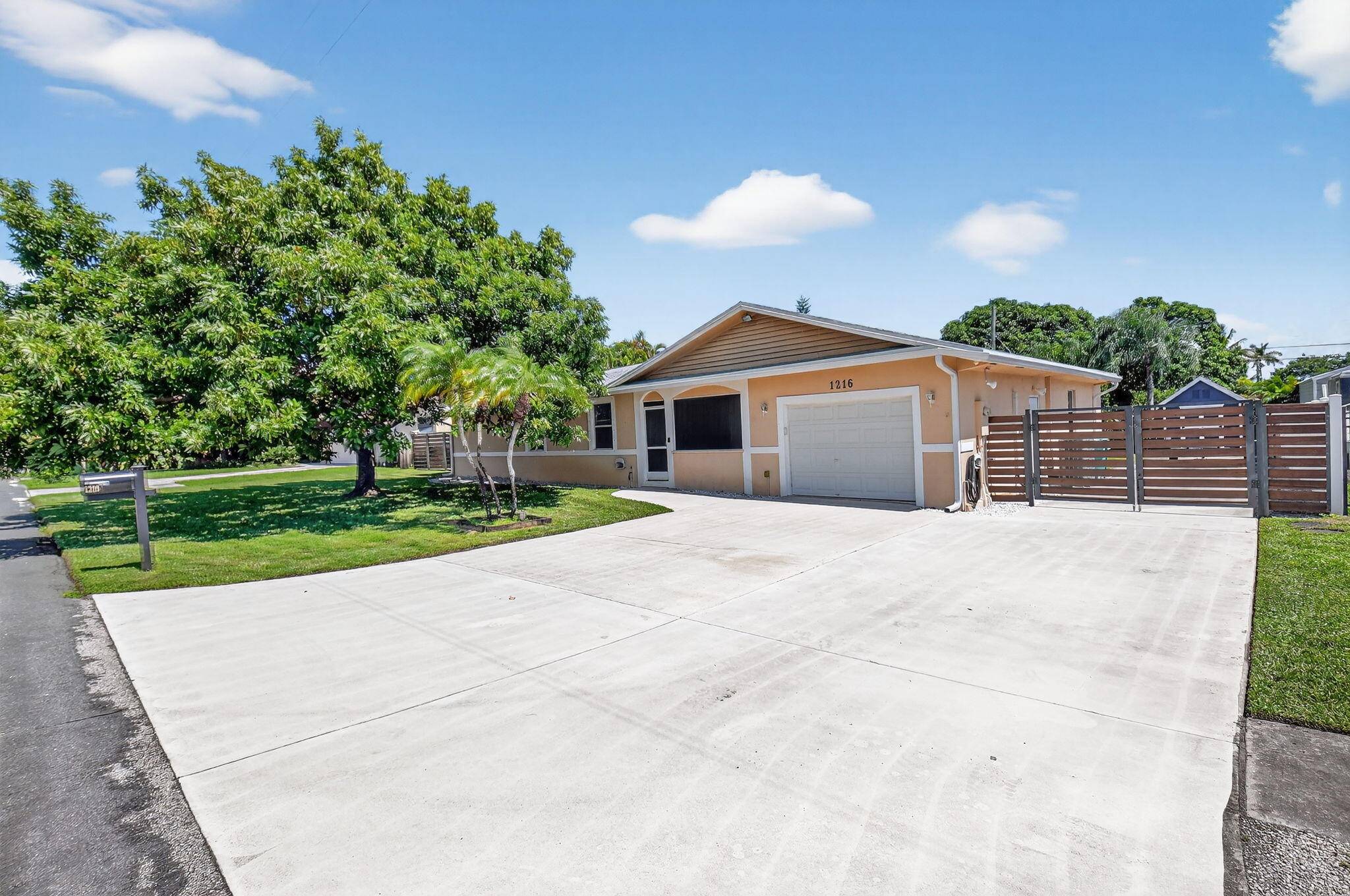 Welcome to your own piece of paradise in Boynton Beach !