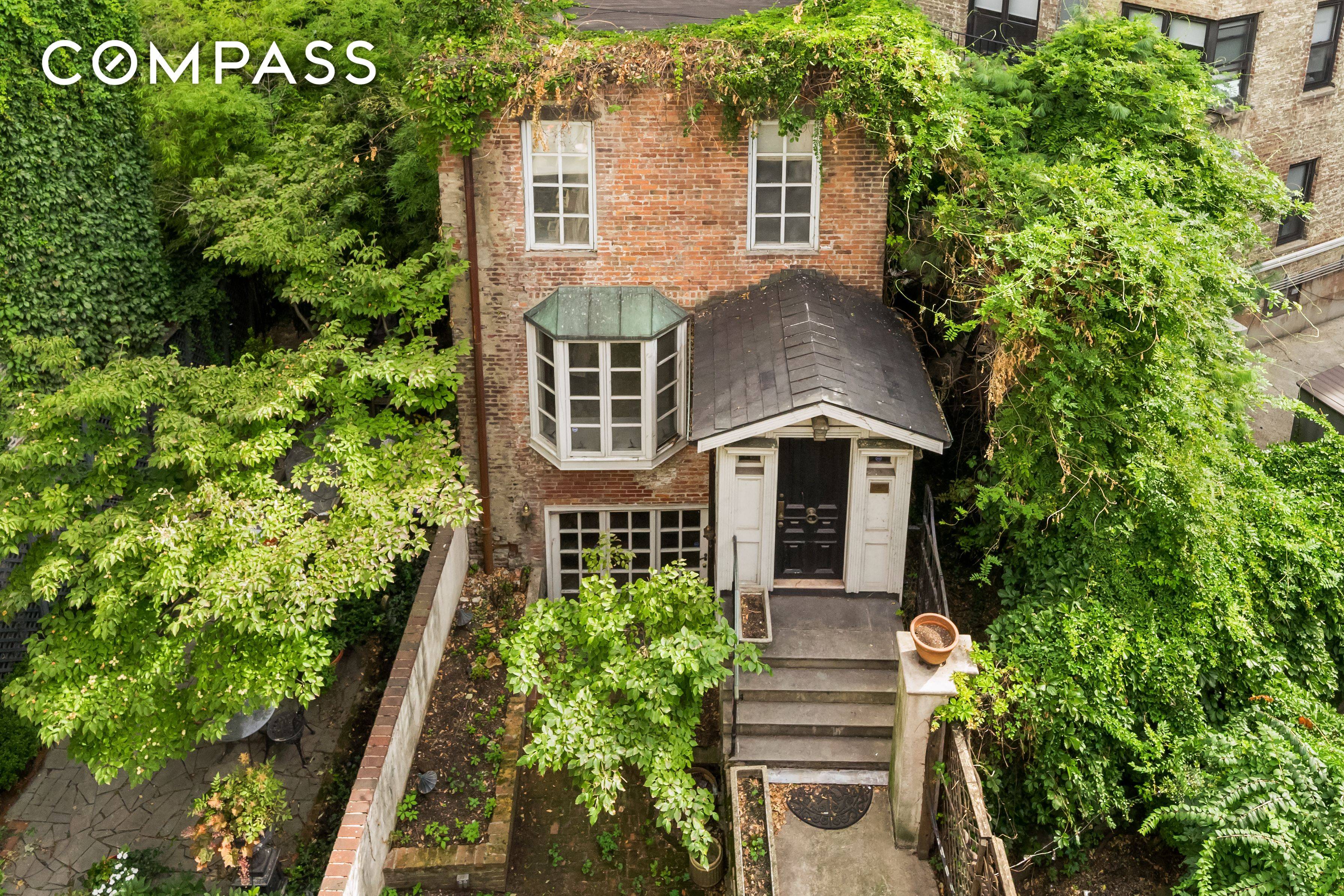 TOWNHOUSE WITH GARDEN amp ; CARRIAGE HOUSE 10 Bedford Street presents a rare opportunity to restore an over 19 wide 1830s townhouse on an extra deep lot with a separate ...