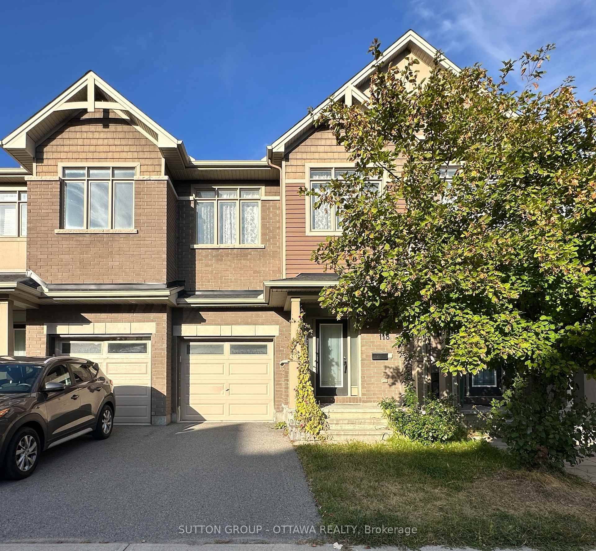 Nestled in the amenity rich Kanata South neighborhood near Terry Fox Drive amp ; Fernbank Road, this stunning and inviting townhome boasts 3 bedrooms, 2.