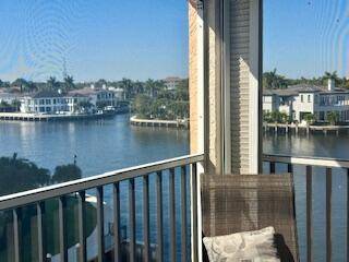 TURN KEY, AMAZING INTRACOASTAL VIEW, PRIVATE BECAH, YOU WAKE UP FEELING YOU ARE IN PARADISE.