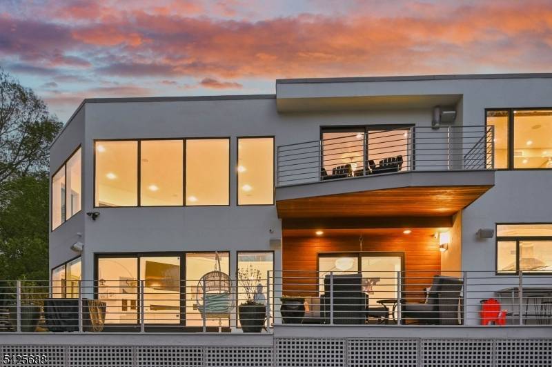 Modern Lakefront Masterpiece A California Style Sanctuary.