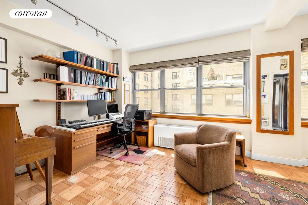 Welcome to Residence 12C at 80 Park Avenue, a high floor alcove studio with standout light and iconic city views in the heart of Manhattan.