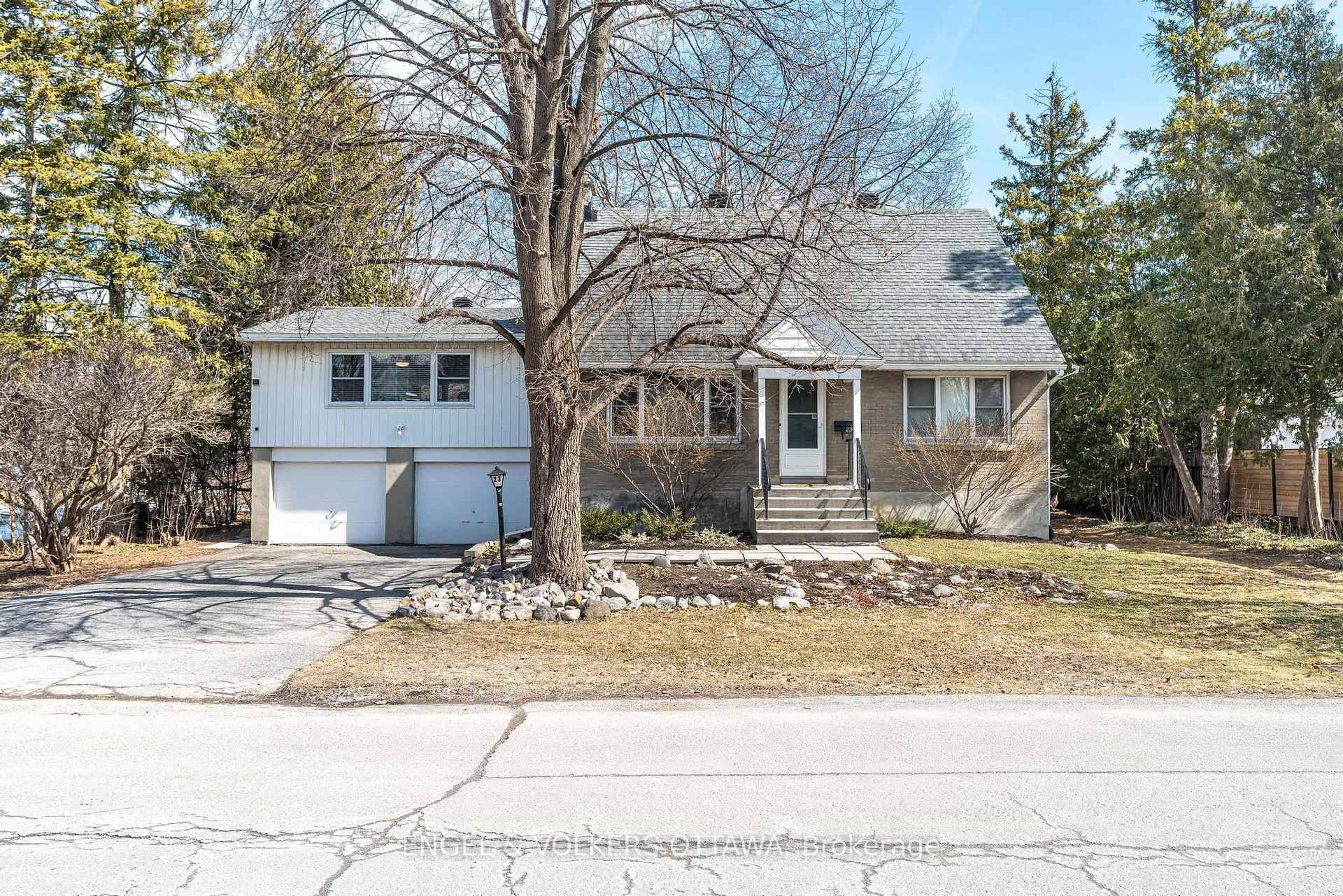 Incredible Development Opportunity Extra Deep Lot Builders, developers, investors, or end users this is the one you've been waiting for !