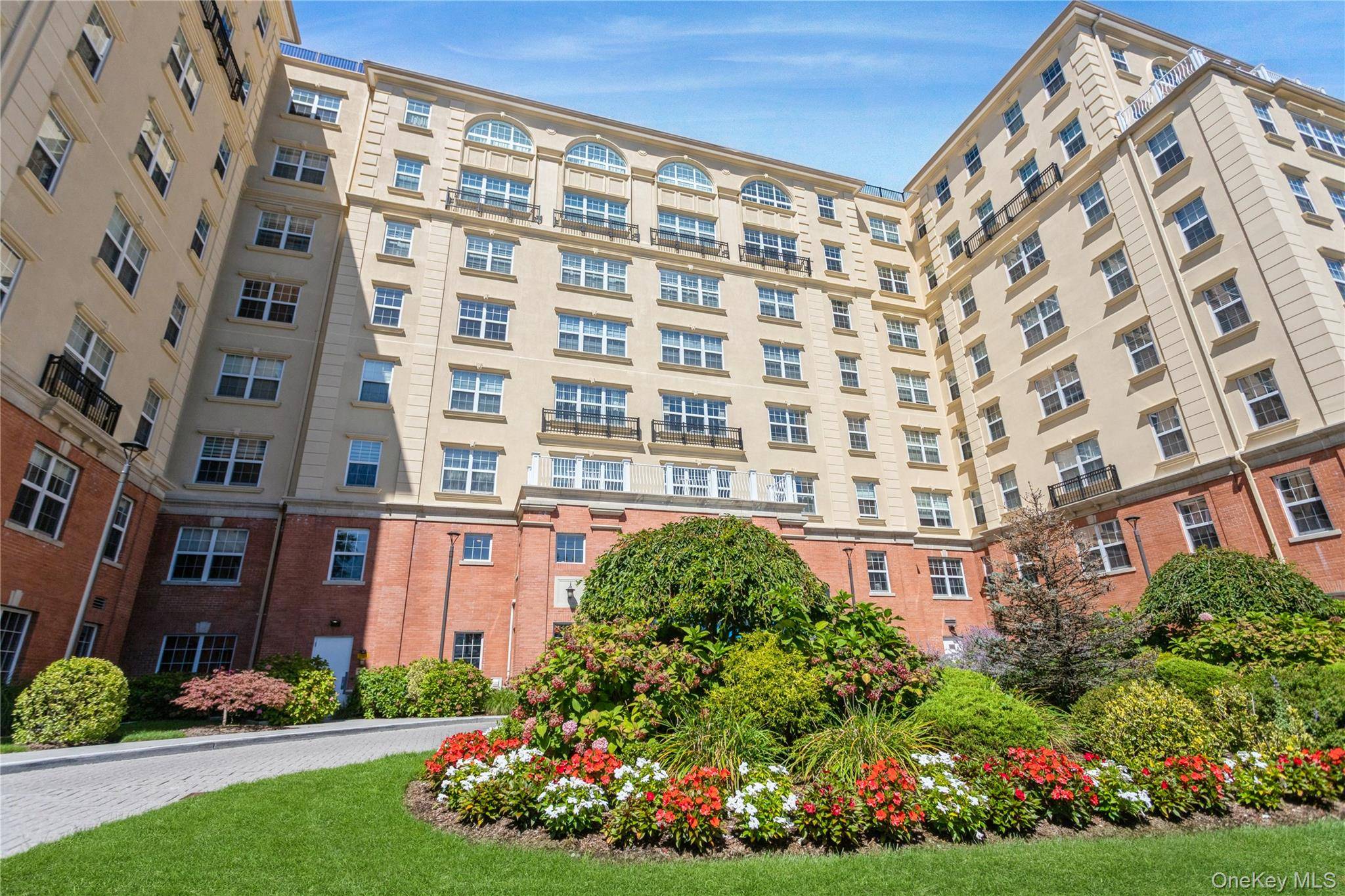 This stunning residence in a full service condominium building offers the best of modern living in the heart of Larchmont Unit 607 is spacious, private, with abundant natural light.