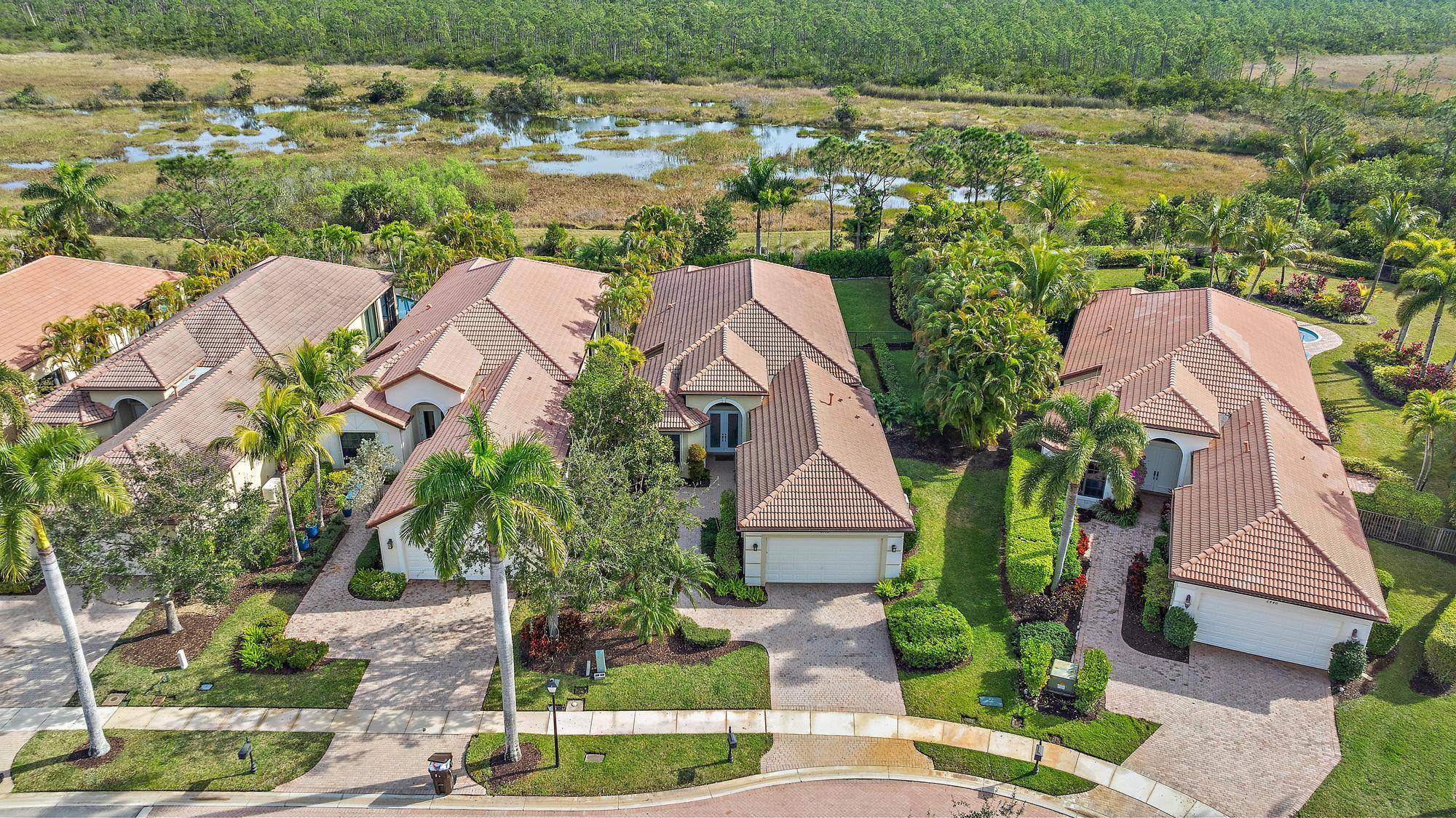 IMMEDIATE PREMIER GOLF MEMBERSHIP AVAILABLE WITH THE PURCHASE OF THIS HOME !