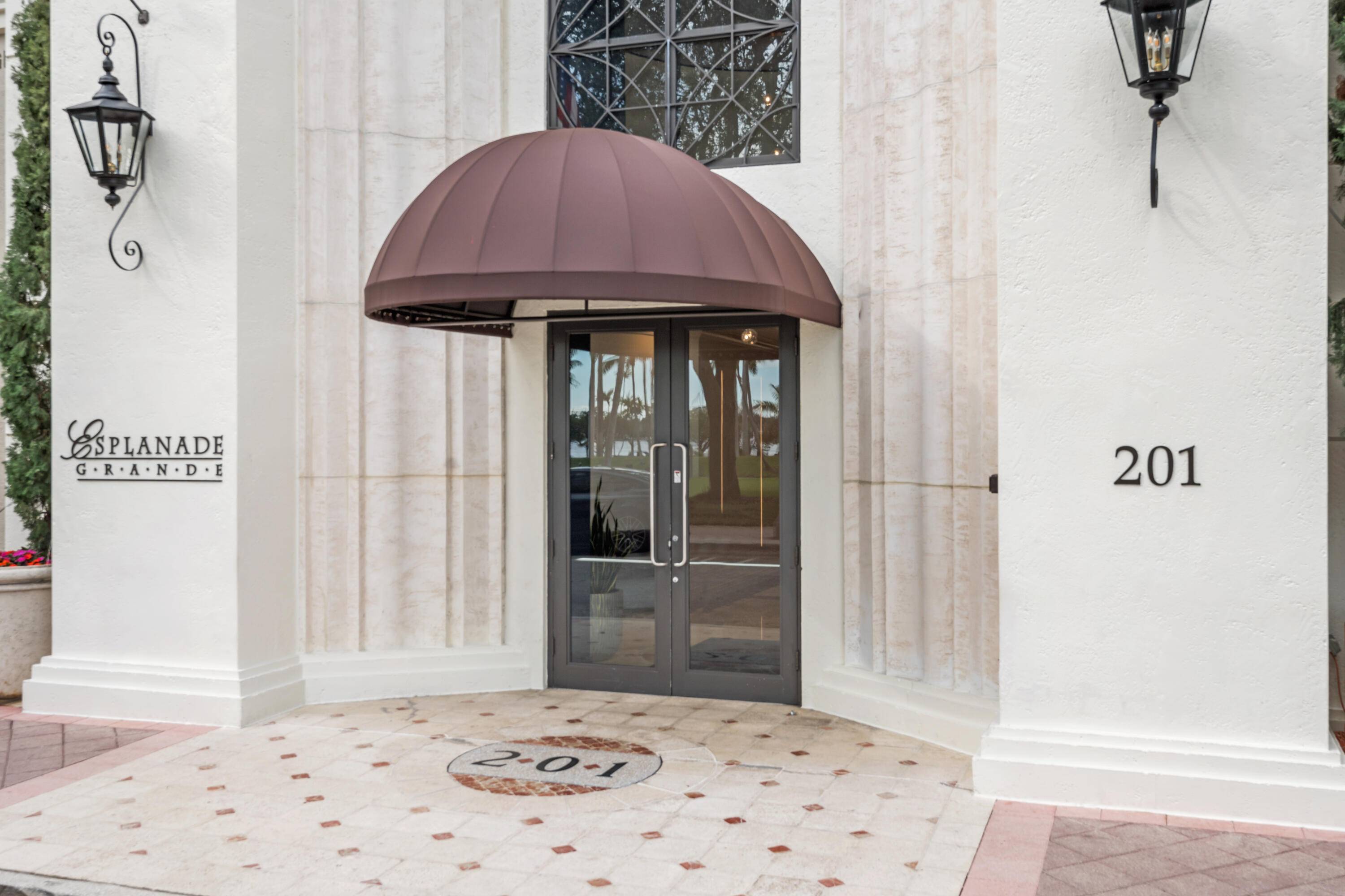 Welcome to prestigious Esplanade Grande.