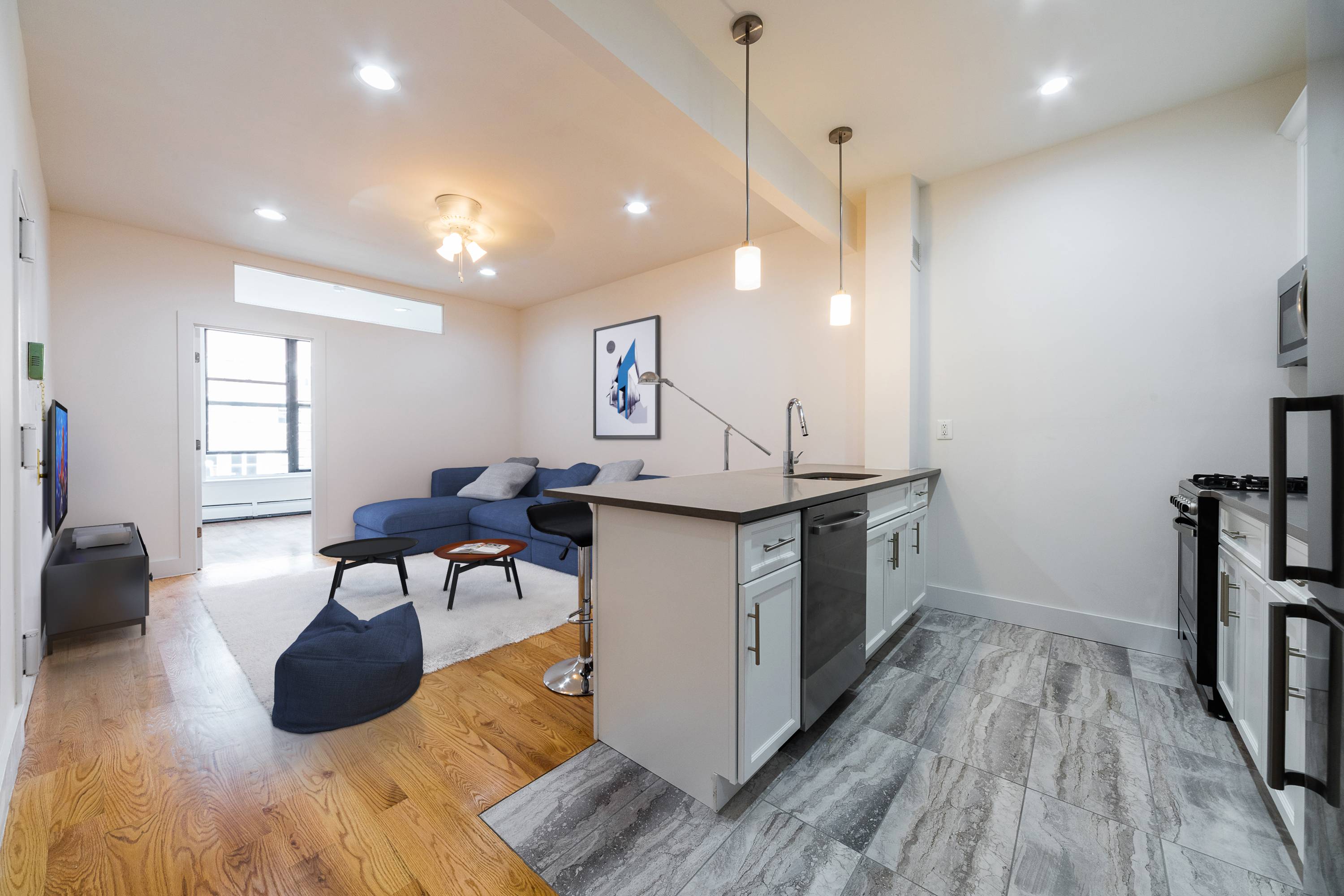 10 CLOSETS ! ! ! HUGE APT !