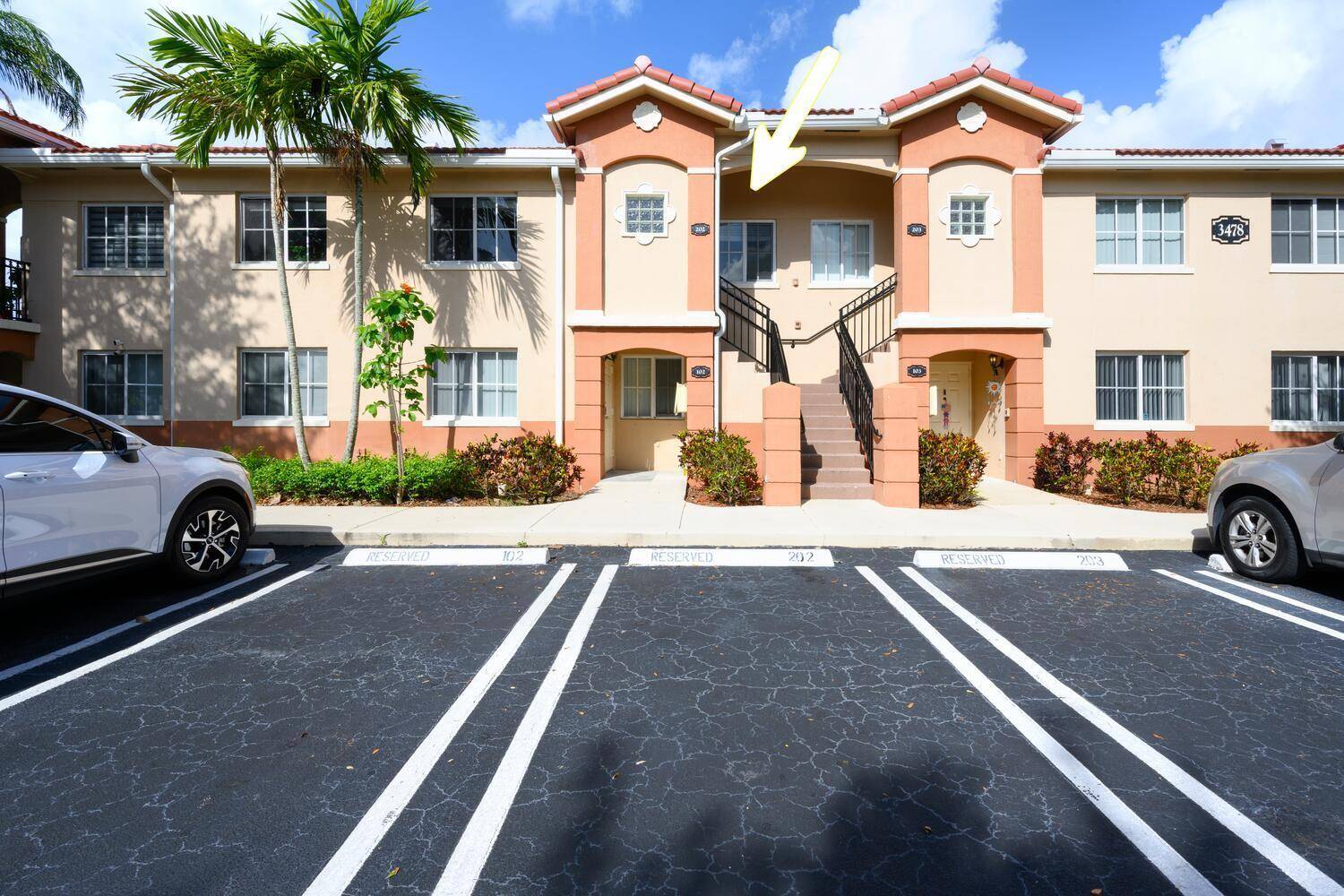 WELCOME to this beautifully renovated 2 bedroom, 2 bathroom condo located in the highly sought after Cove at Briar Bay !