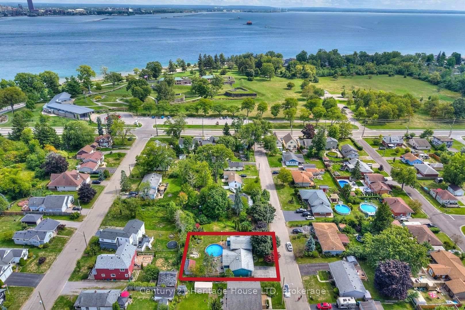 Beautiful Side Split with Development Potential !