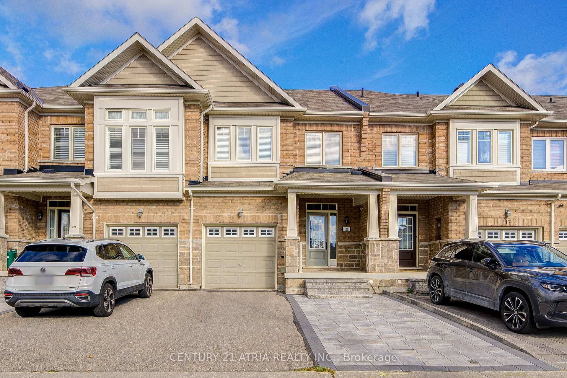 Aspen Ridge Built, well kept Freehold Townhouse.