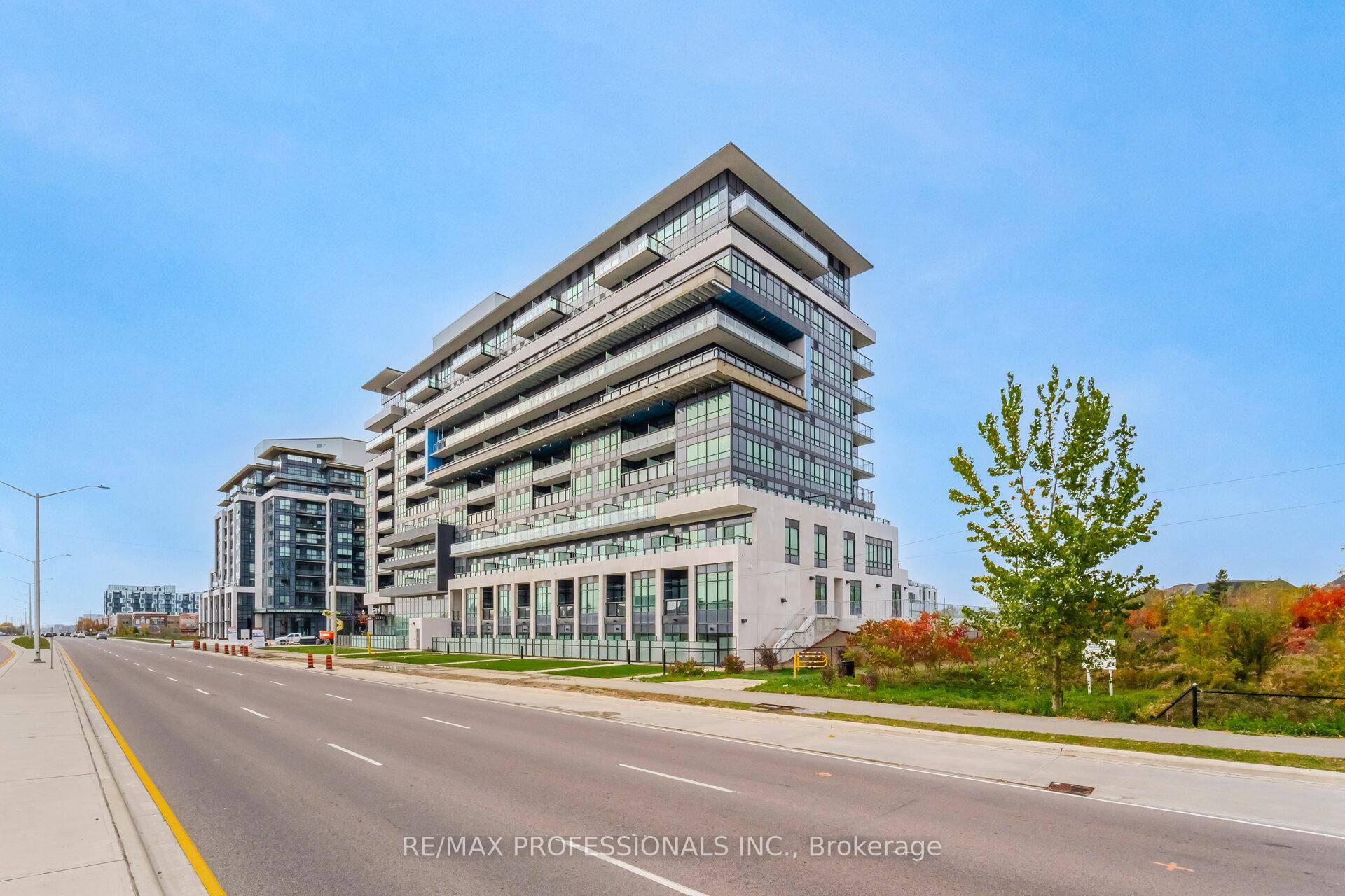 Stunning, new, luxurious, and spacious 1 Bedroom, 1 Bathroom bright and sunny unit in Distrikt Trailside 2.