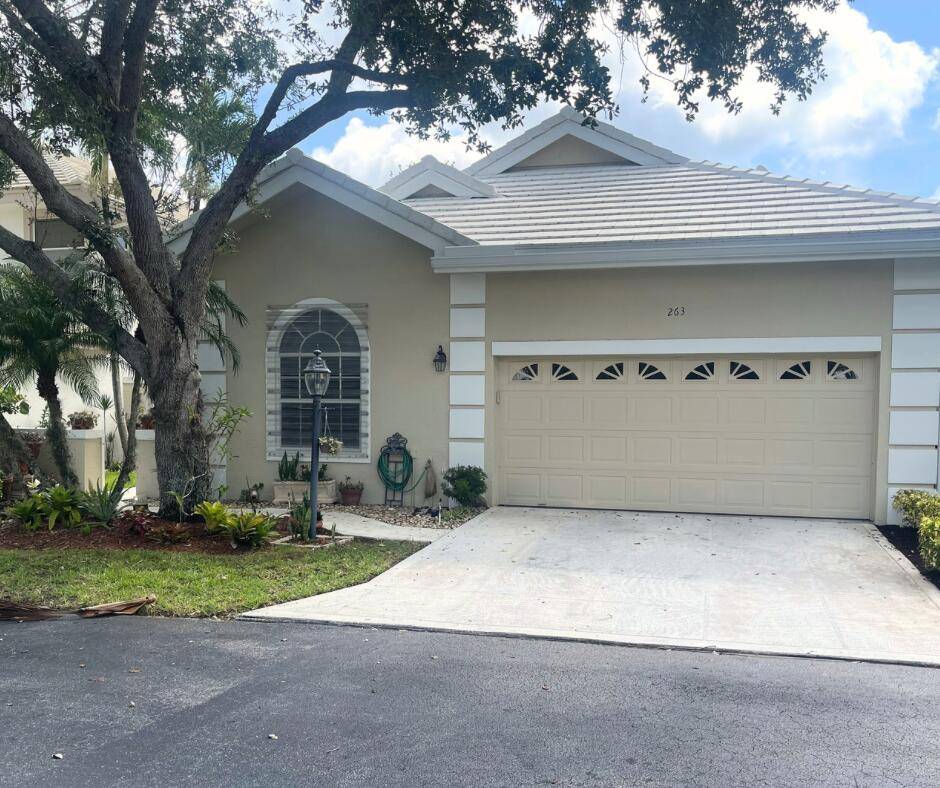 Priced to Sell ! This charming 3 bedroom, 2 bathroom home features a flexible layout designed to suit your lifestyle.