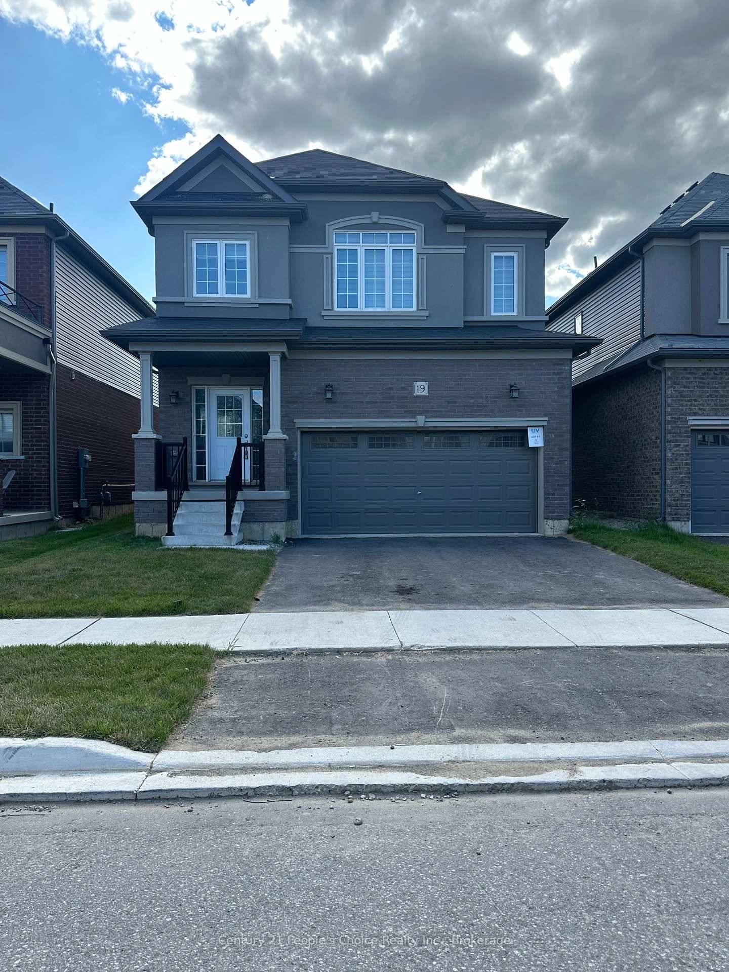 Welcome to this 19 Tooker Drive, a detached house with a double car garage conveniently located near the 403, schools, grocery, shopping and close to The Grand River.