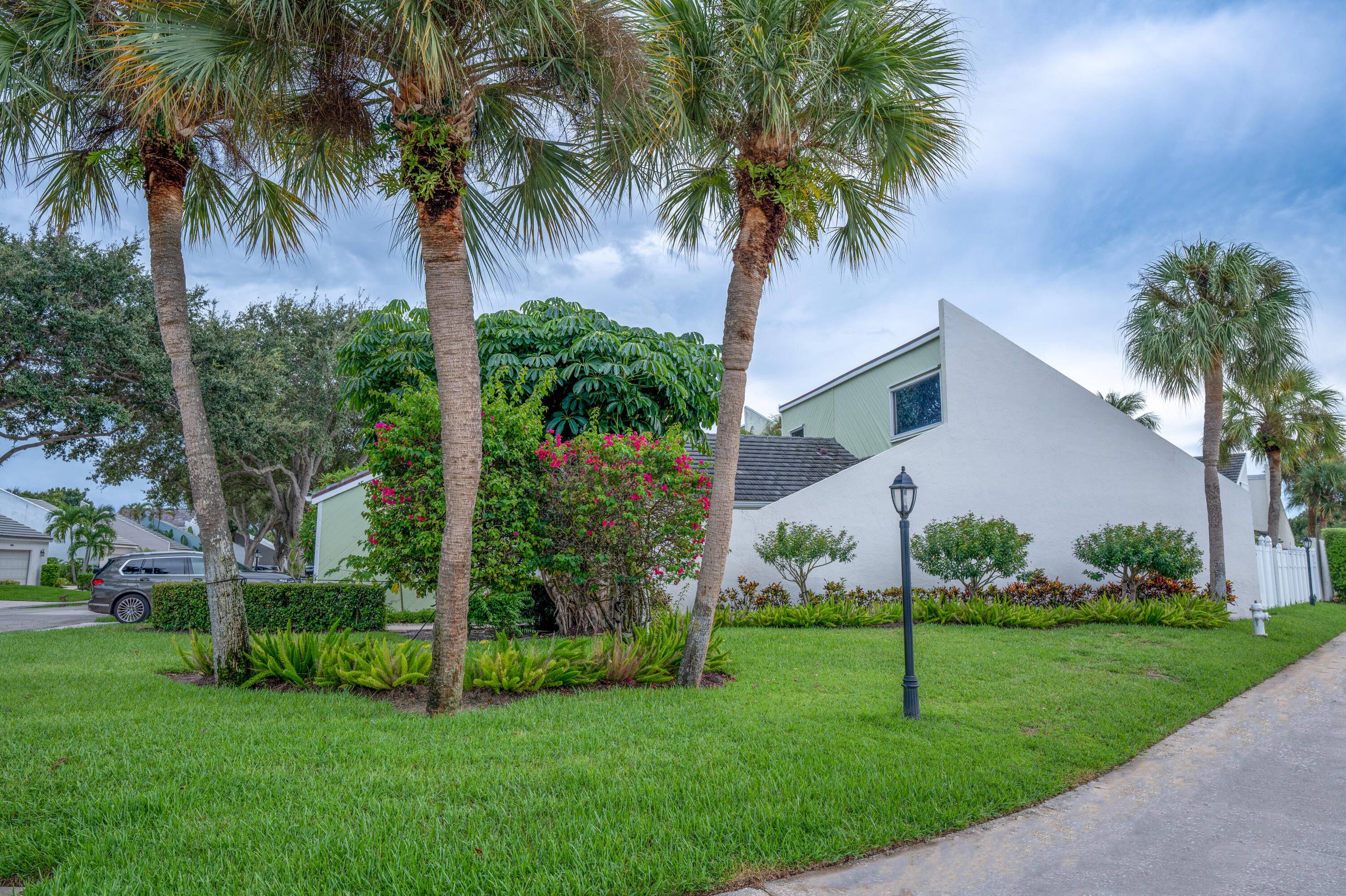 Discover serene, pet friendly living in Greens Cay, nestled within the heart of Jonathan's Landing.
