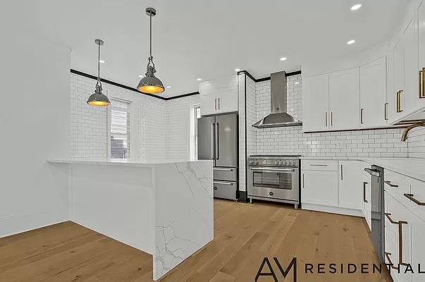 Welcome to 500 Ocean Ave, an elegant art deco pre war building nestled in the heart of Prospect Park South.