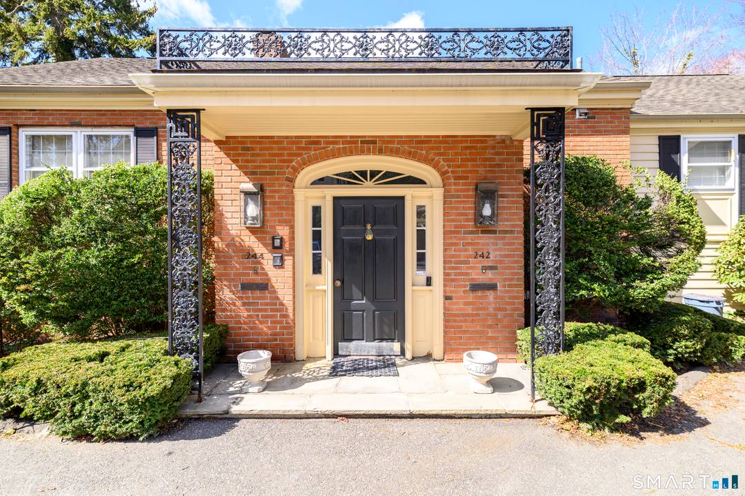 Enjoy effortless one level living in this beautifully appointed New Canaan residence, ideally located just a short stroll from everything downtown New Canaan has to offer boutique shopping, acclaimed dining, ...