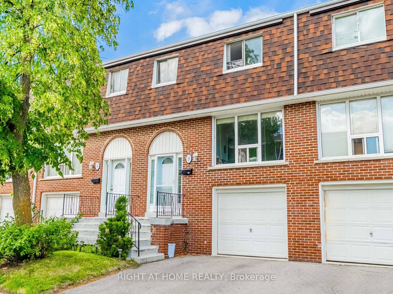 Look No Further ! This spacious townhome is nestled in a family friendly Clarkson neighbourhood and is rarely available for sale.