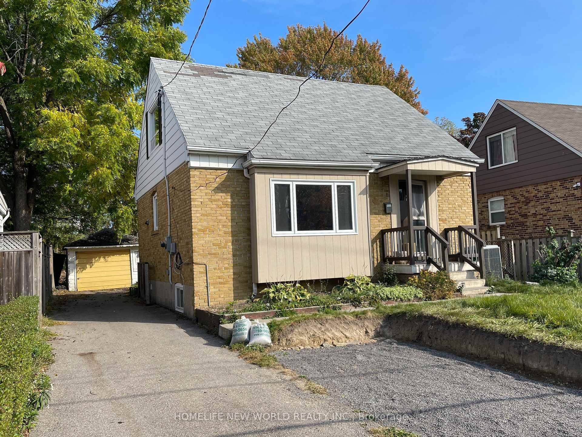 Cozy One Bedroom On the second Floor In A 3 Bedroom House, For Single Person Only, Shared Living Room, Washroom And Kitchen.
