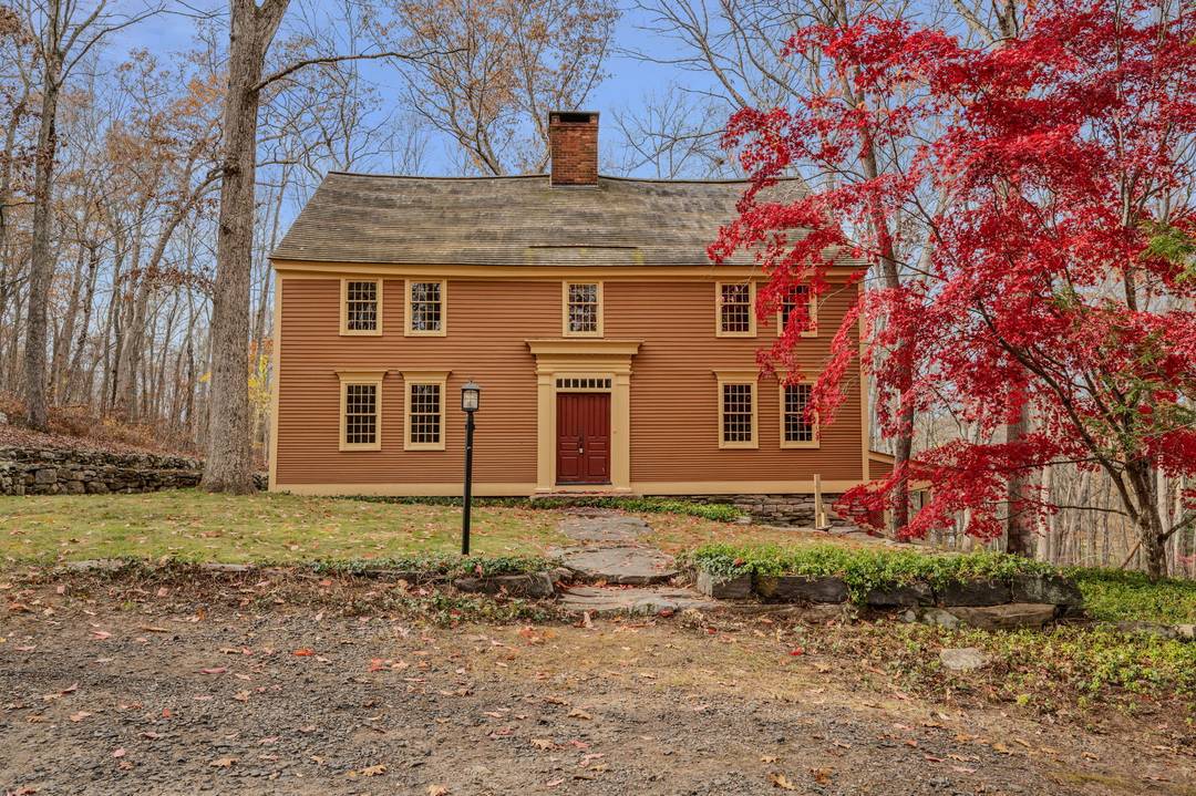 The 'Gavitt House' stands as an exceptional example of 18th century New England architecture one of the early historical border houses between Rhode Island and Connecticut.