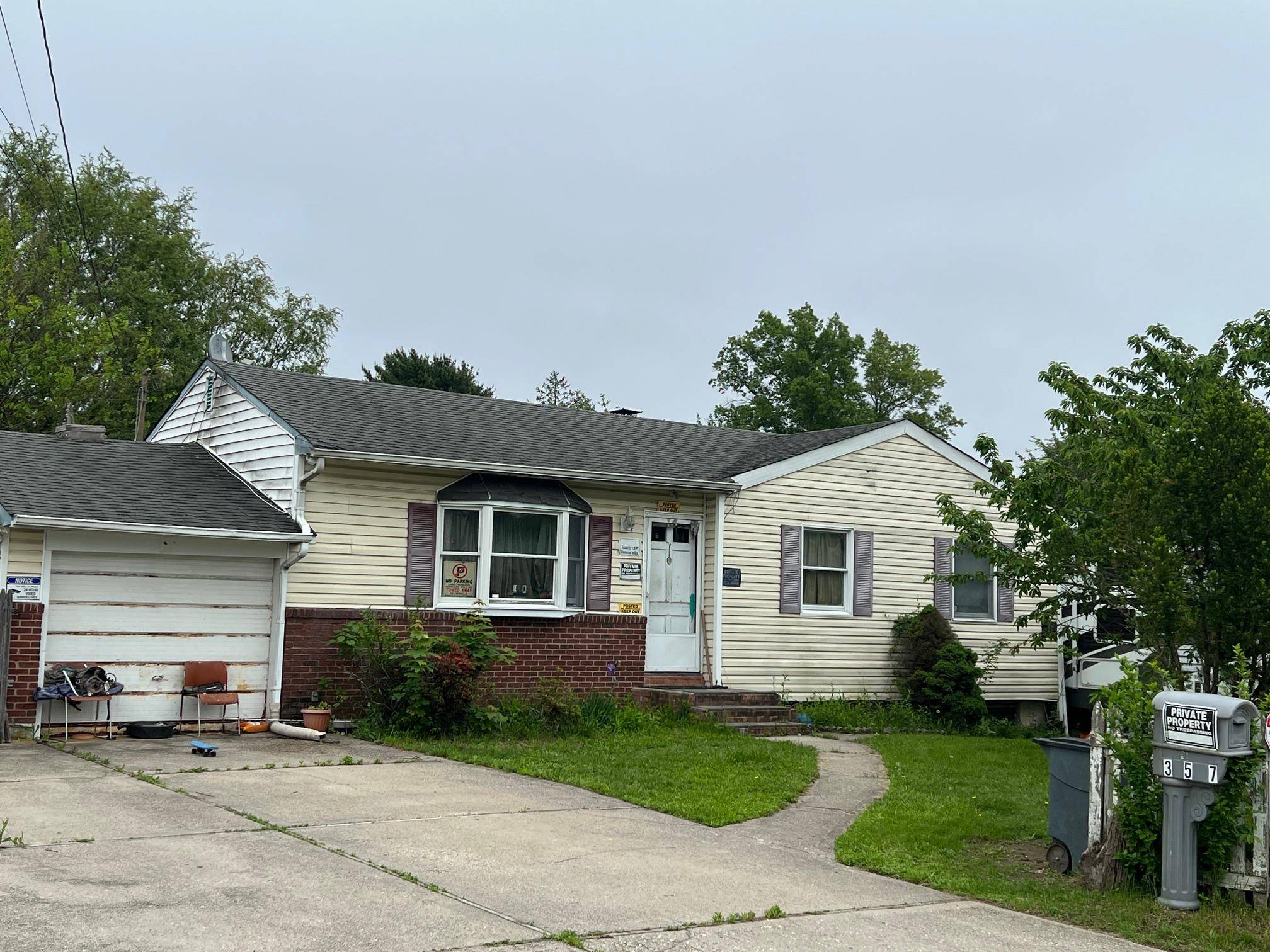 This Is a Bank Owned ranch home, 3 Bedrooms, 1 Kitchens, Formal Living Room, 2 Baths.
