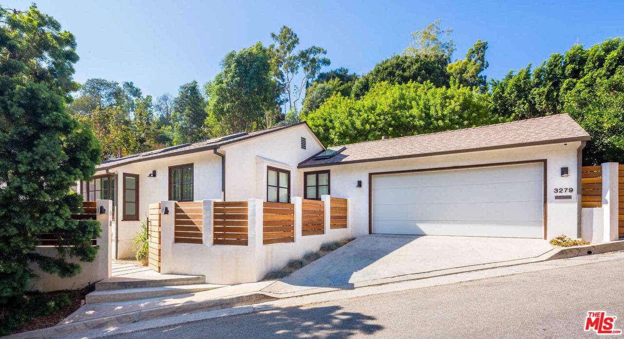 3279  LEDGEWOOD DR 3BR Hollywood Hills East La