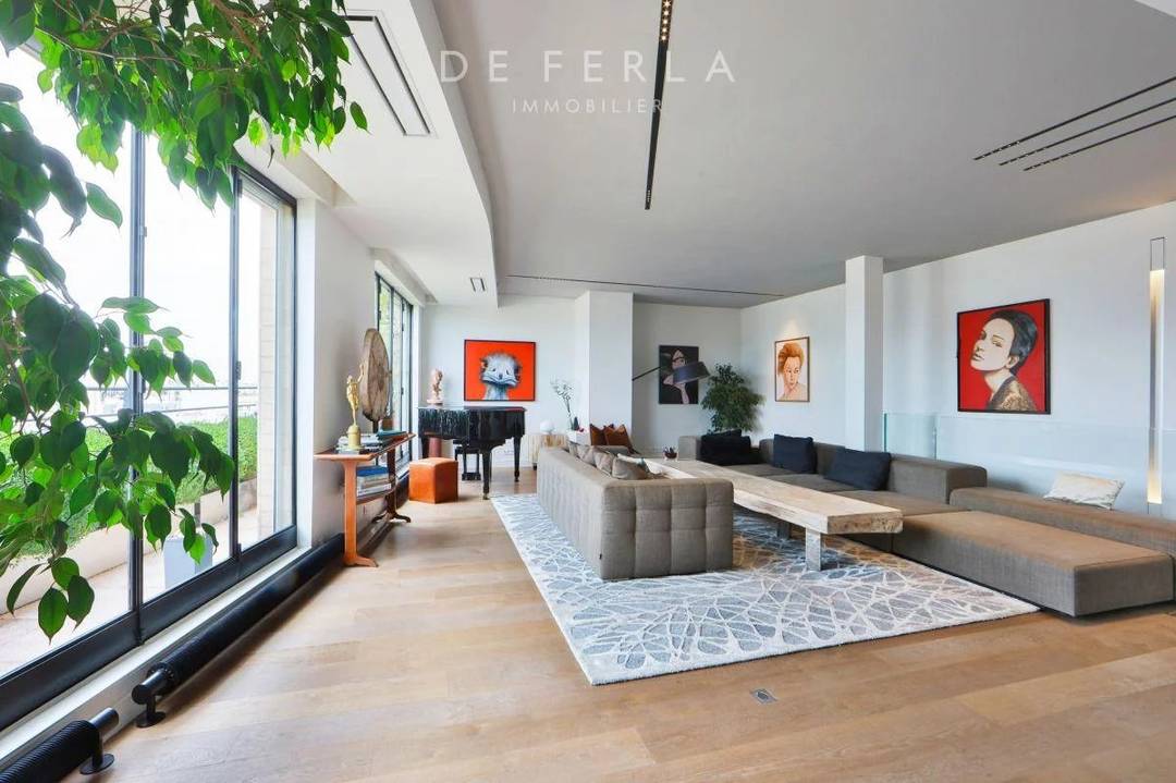 Luxurious Apartment in Paris 8ème with Eiffel Views