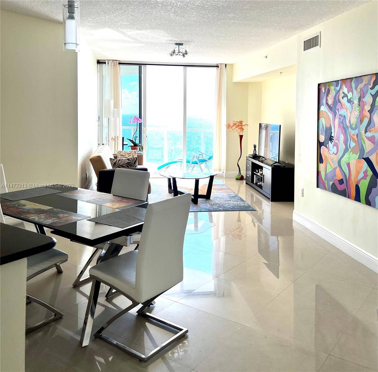 In the heart of Sunny Isles, enjoy resort style living in large 1 bedroom 1.