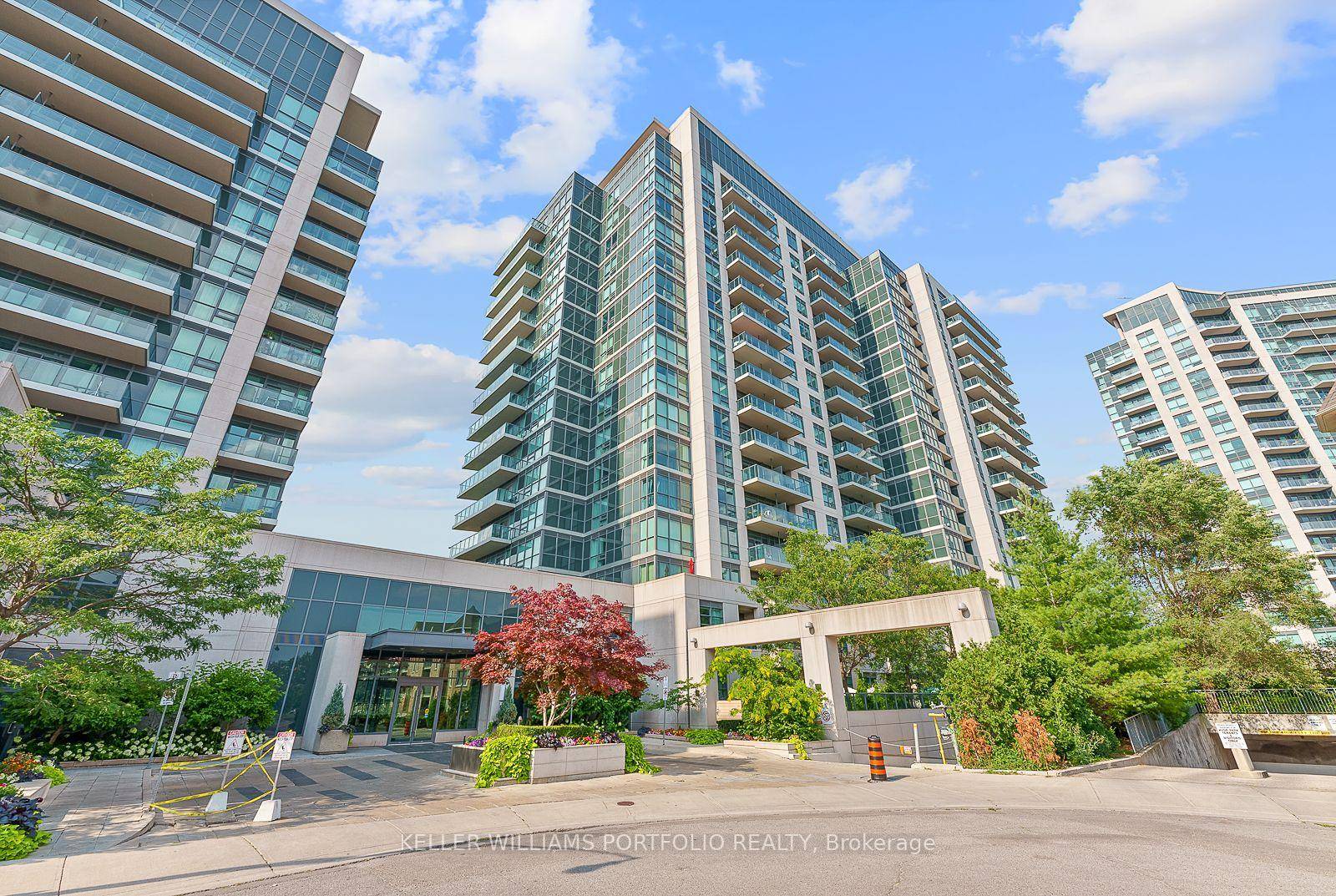 Georgeous south facing sun filled 2 bedroom, 2 bath condo in prime Leaside community of Midtown.
