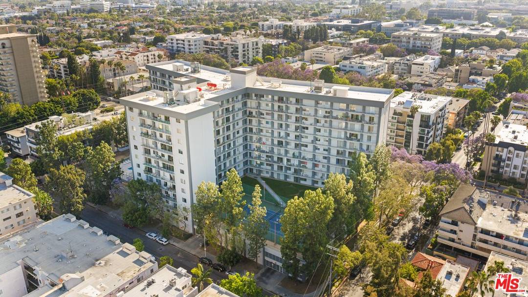 100  S Doheny Dr 1BR Beverly Grove La