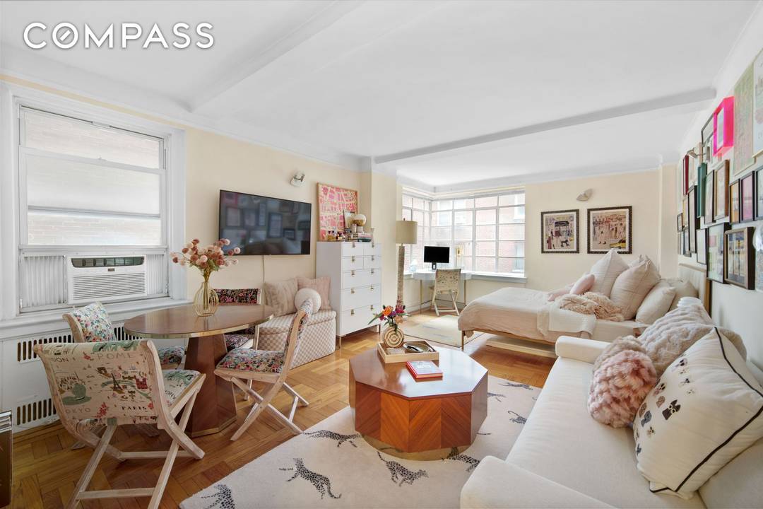 Upper East Side Studio Condo Investment Opportunity with Tenant in Place Park Avenue Area Welcome to a rare investment opportunity in the heart of the Upper East Side, just off ...