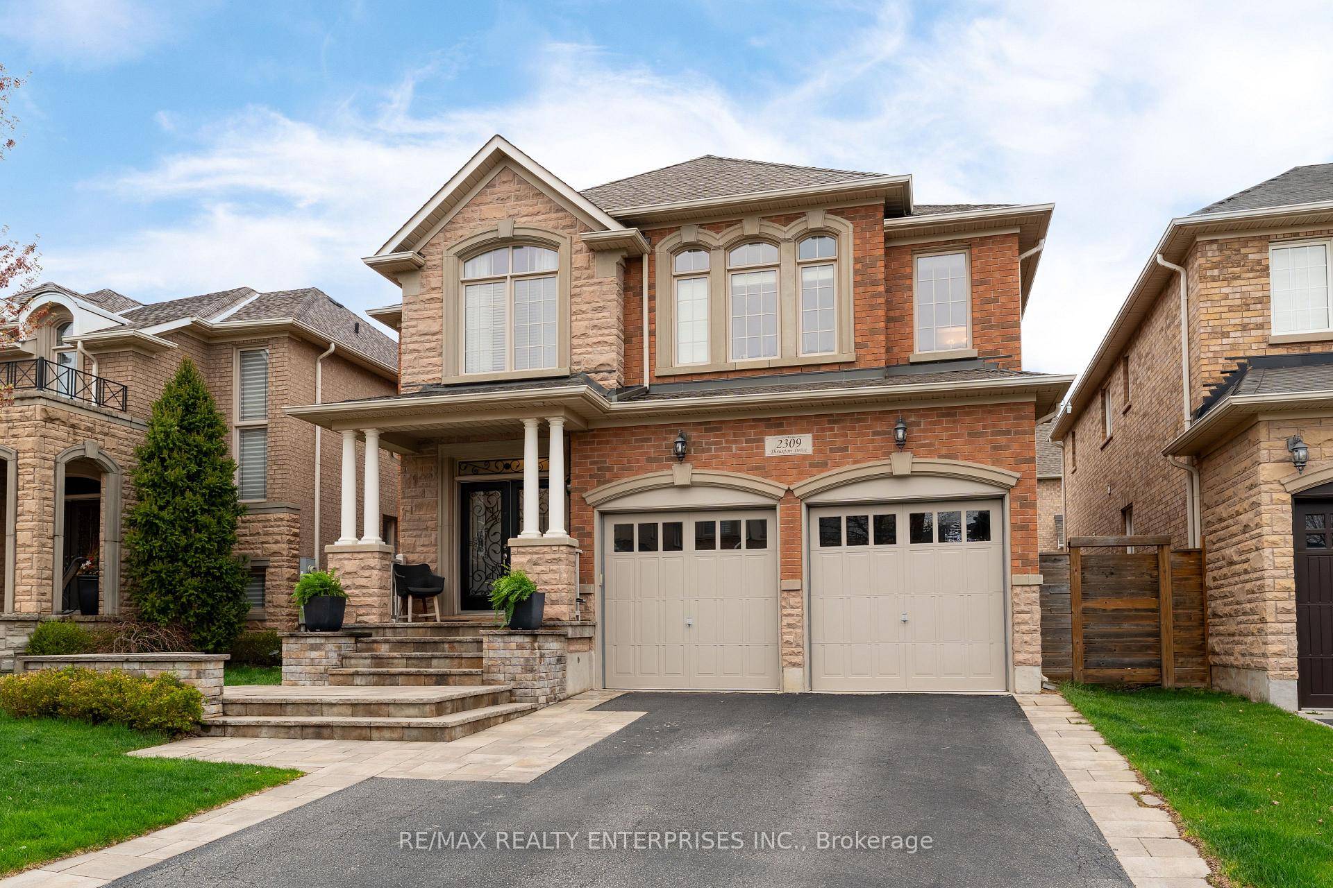 Welcome to 2309 Thruxton Drive, a stunning 4 bedroom, 4 bathroom home that masterfully blends modern elegance with traditional charm in the heart of Joshua Creek.