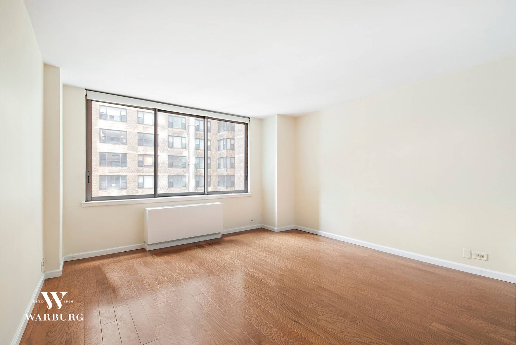 PRICE REDUCED AND PRICED TO BUY !