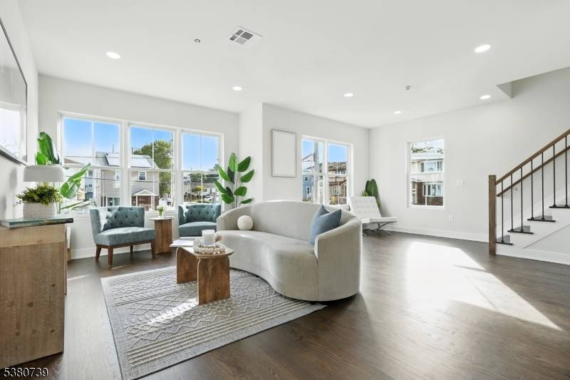 Brand New Modern Luxury Single Family Home No HOA !