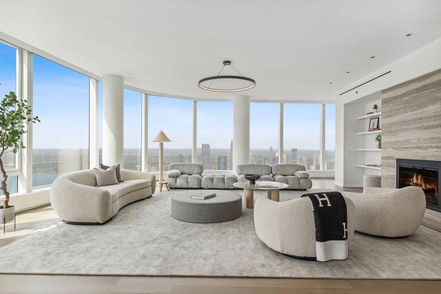 Full Floor Masterpiece PH with 360 degree panoramic Views !