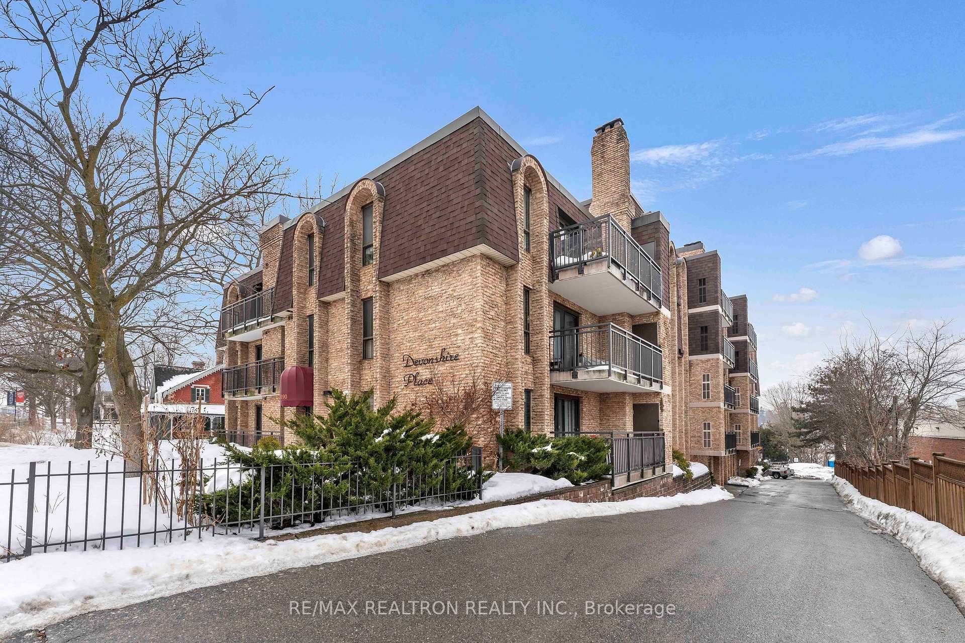 Step into modern comfort with this Charming 2 Bedroom, 2 Bathroom Suite, offering over 900 sq ft of open, airy living space !