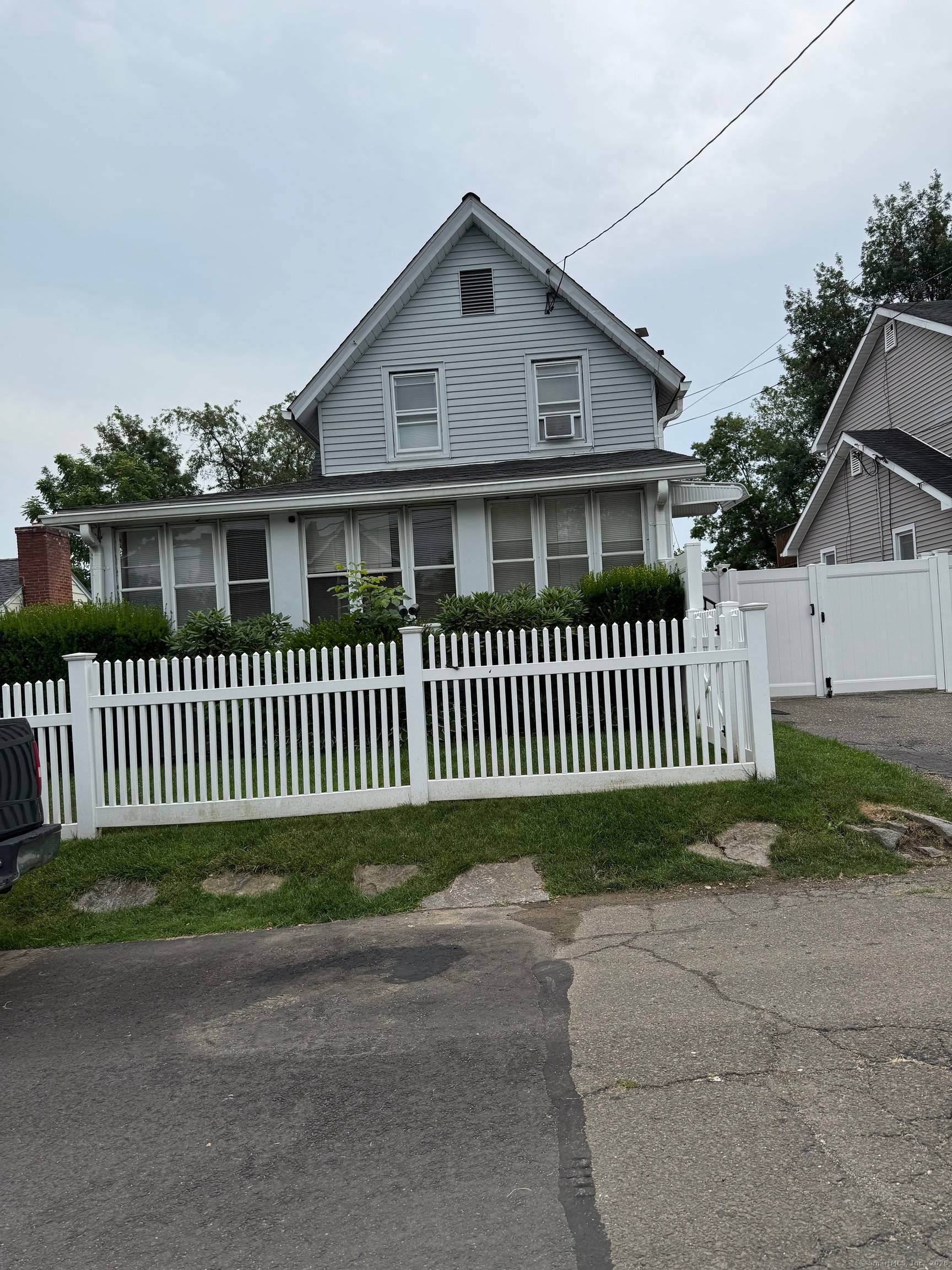 Excellently maintained house located in a cul de sac street close to all Norwalk's amenities.