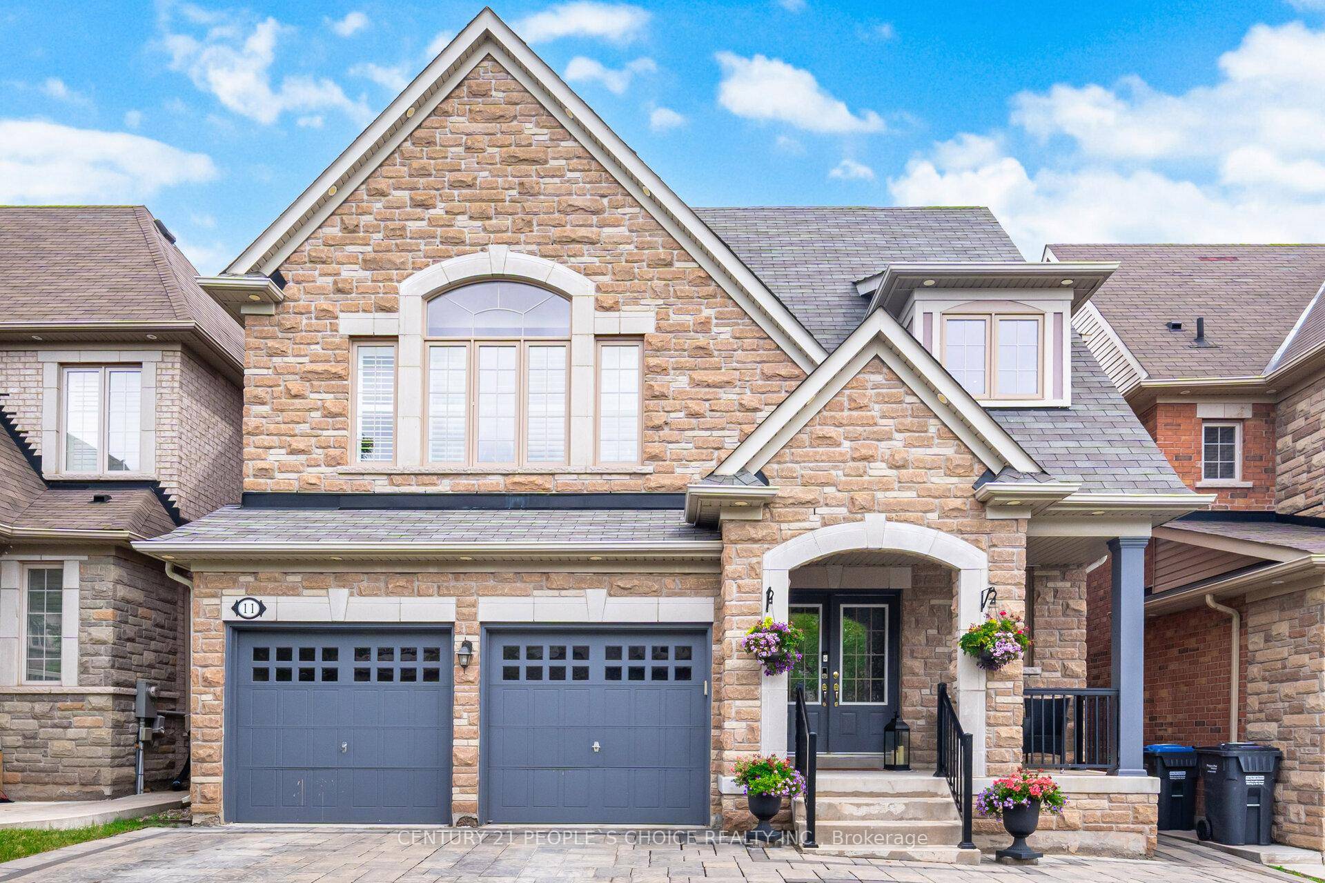 Beautifully upgraded 4 bed, 4.