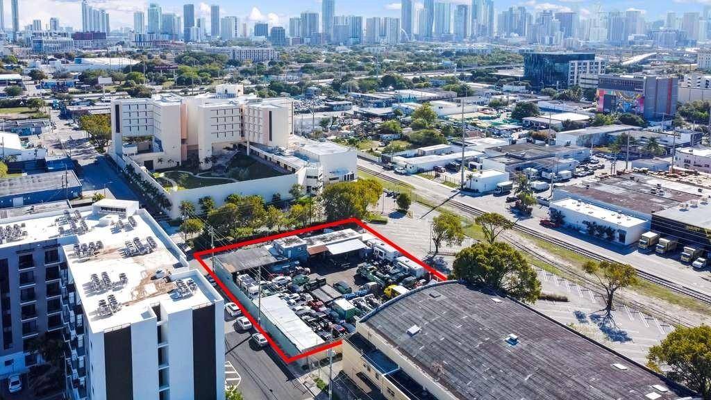 Rare portfolio sale of 3 contiguous parcels totaling 21, 164 SF with a 3, 709 SF freestanding building in Miami s rapidly evolving 33127 corridor near Wynwood amp ; Midtown.