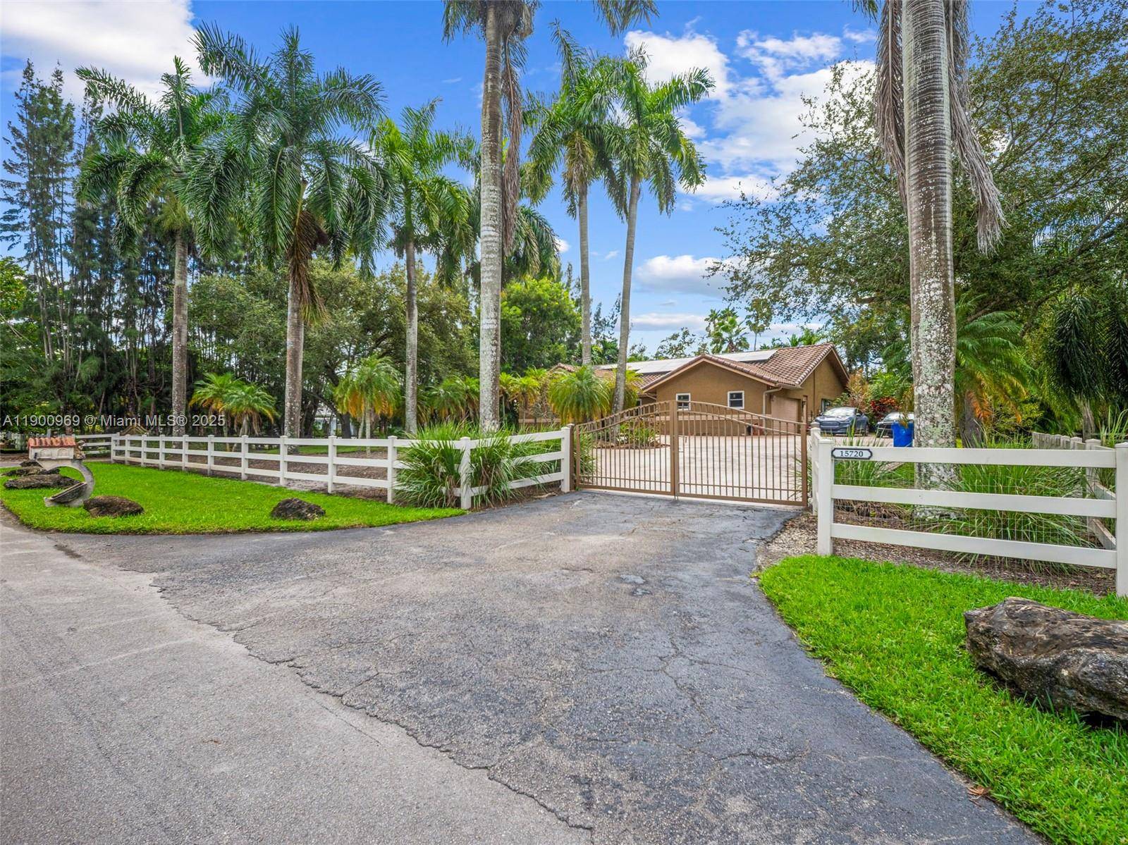 Gorgeous Ranch Style Home in Southwest Ranches Spacious ranch on just under 2 acres in highly desirable Southwest Ranches.
