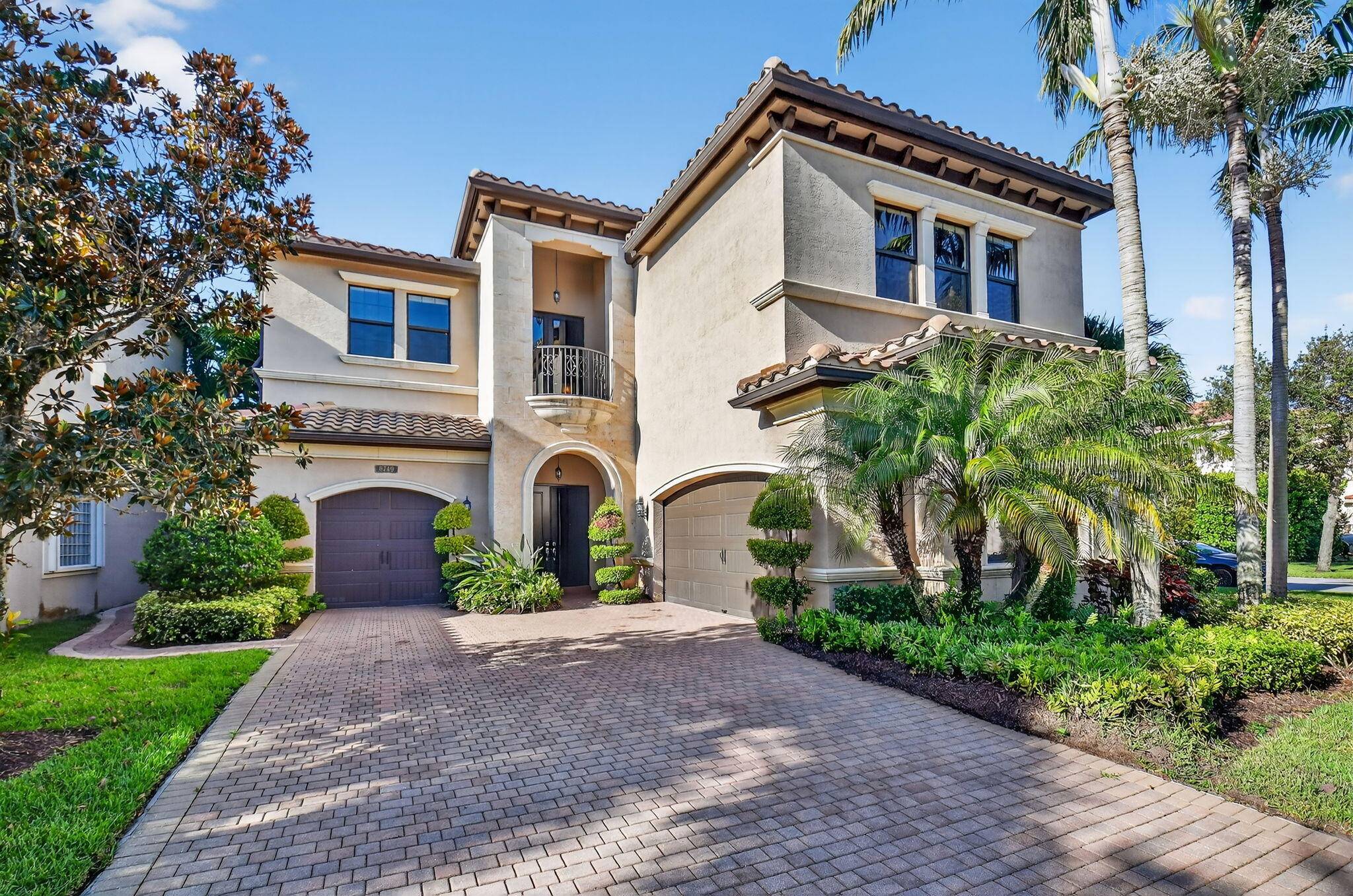 THE BRIDGES by GLHomes. MOTIVATED SELLER in a wonderful community in a very upscale area.