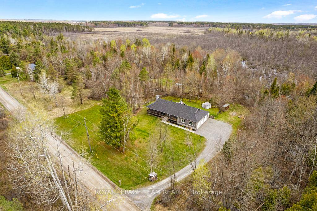 Lovely Country Home with Triple Garage amp ; Chef's Kitchen.