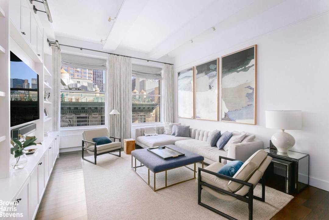 Located on Madison Square Park, this beautiful luxury loft is in move in condition.