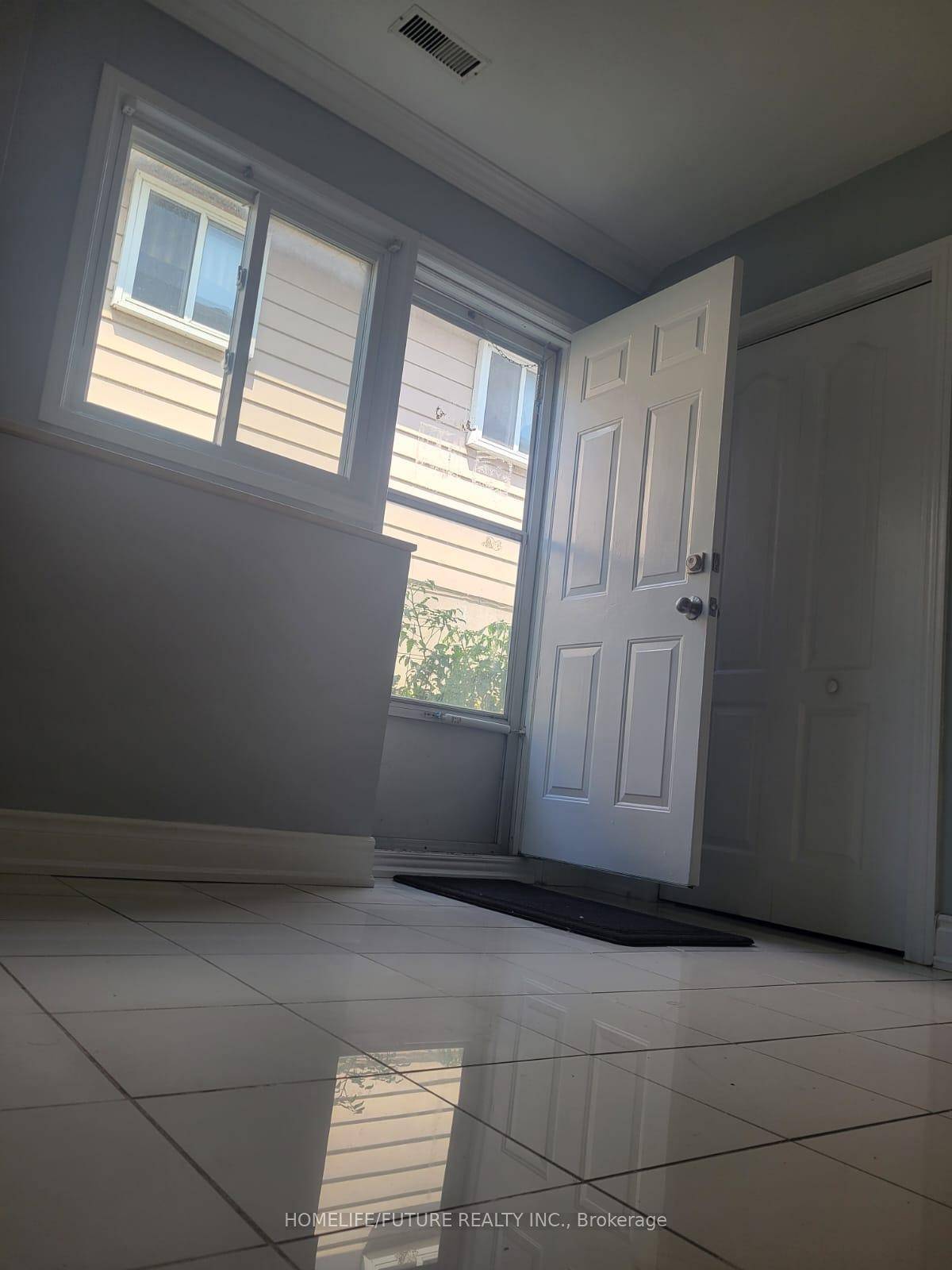 Beautiful Ground Floor Apartment With The Separate Entrance.