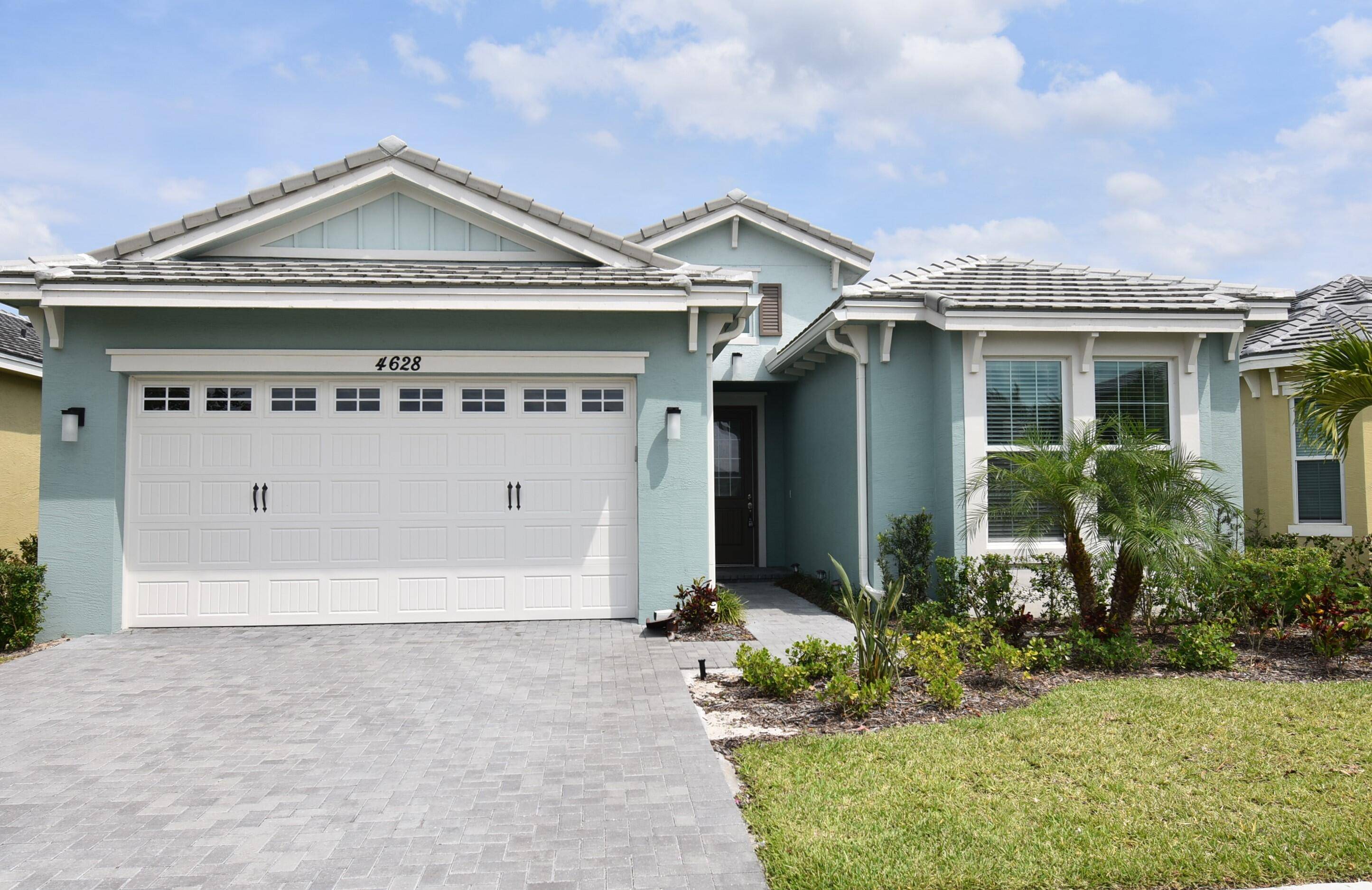 3 Bedroom, 2 Bath Home with 2 Car Garage !