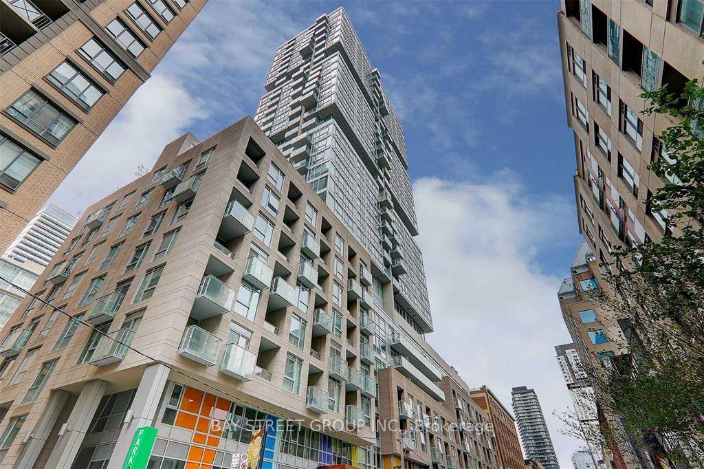 Located in a vibrant neighbourhood in Downtown Toronto, this unit has every convenience to all local amenities and the life of the city !