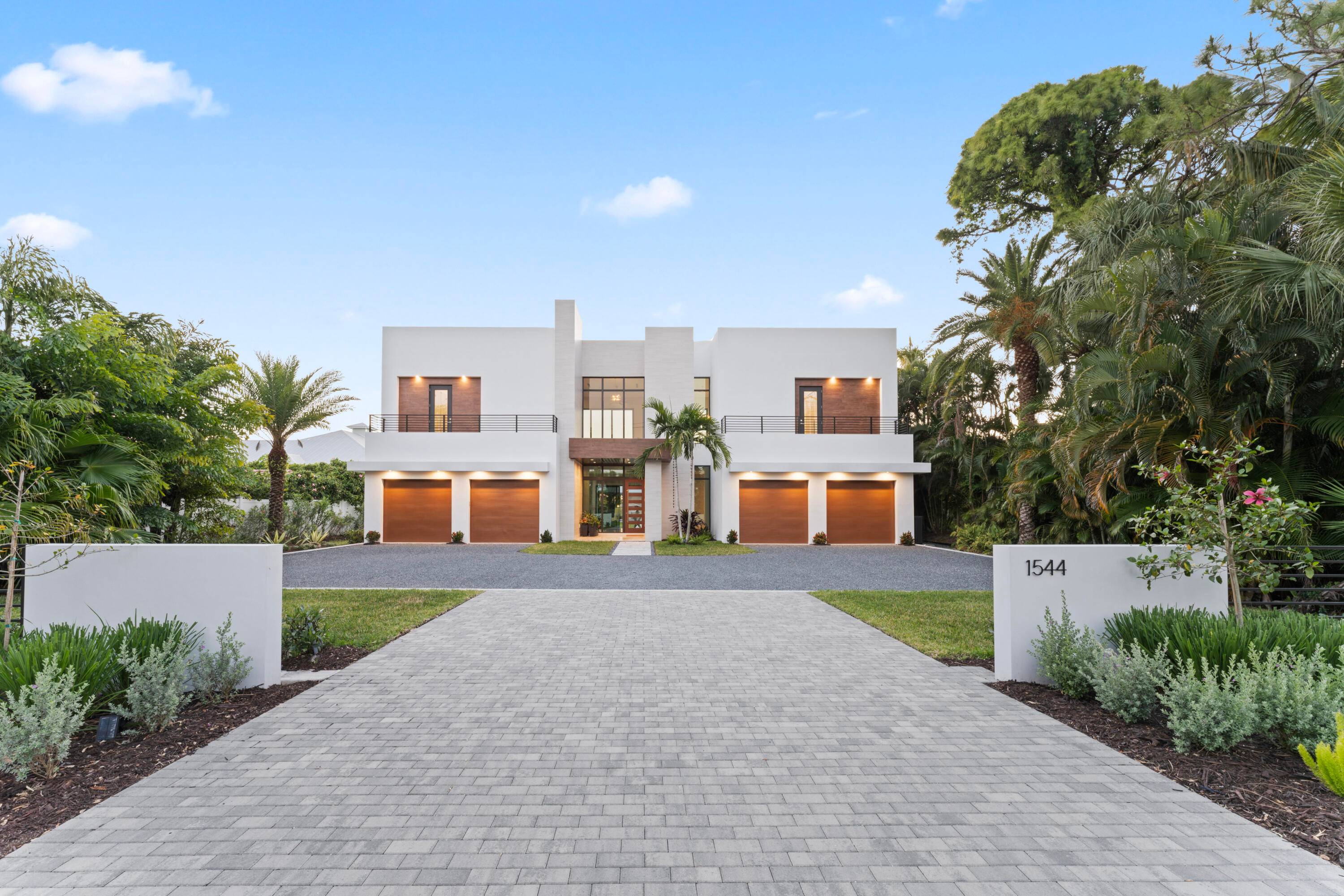 Introducing a brand new contemporary estate in the heart of Stuart, Florida a sophisticated blend of coastal charm and modern refinement.