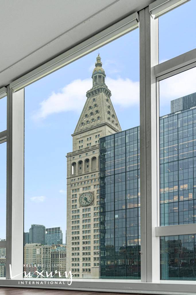 Prepare to be DAZZLED ! Magnificent home, pied a terre or investment option !