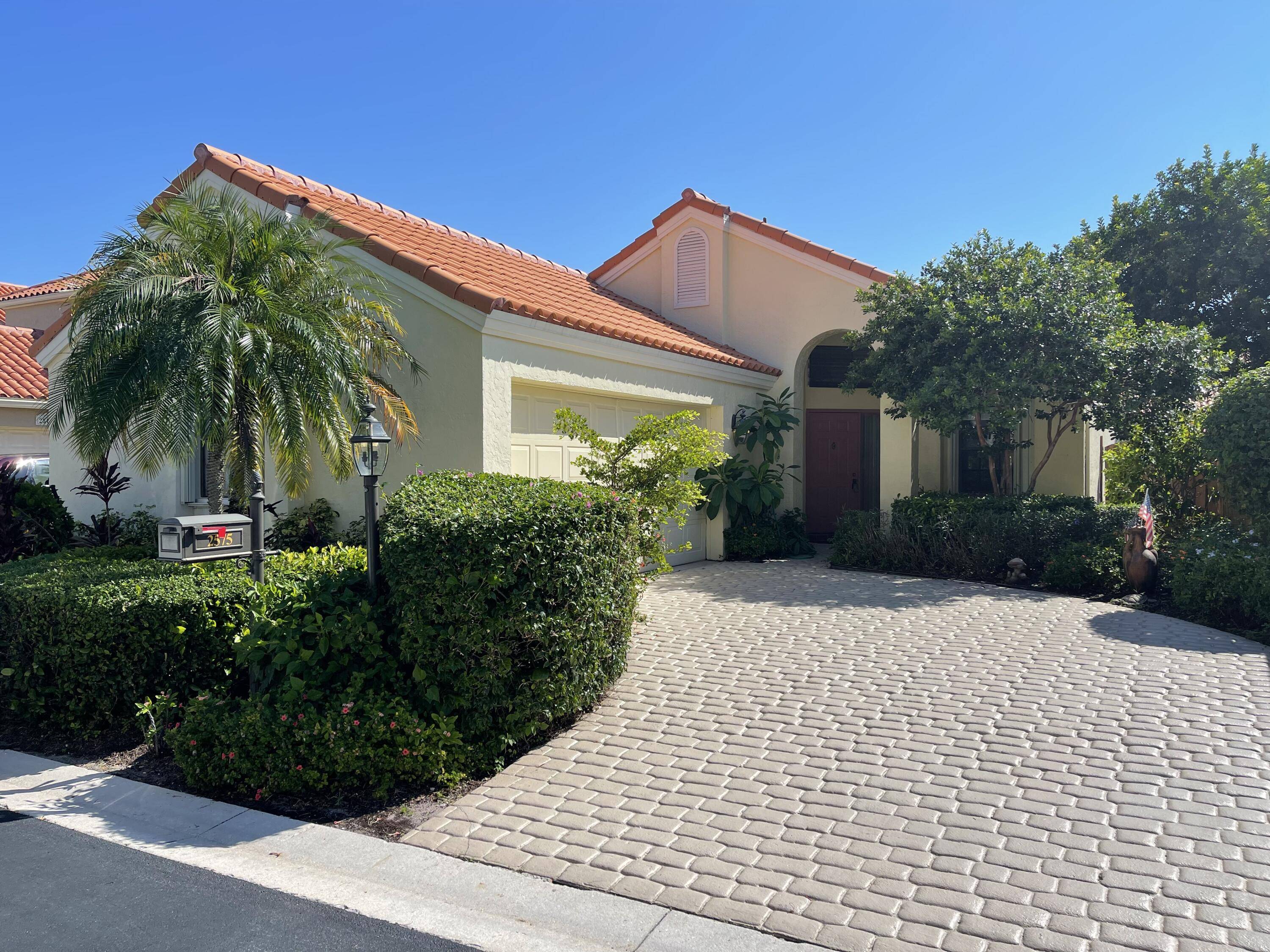 Peaceful and safe community in beautiful Palm Beach Gardens.